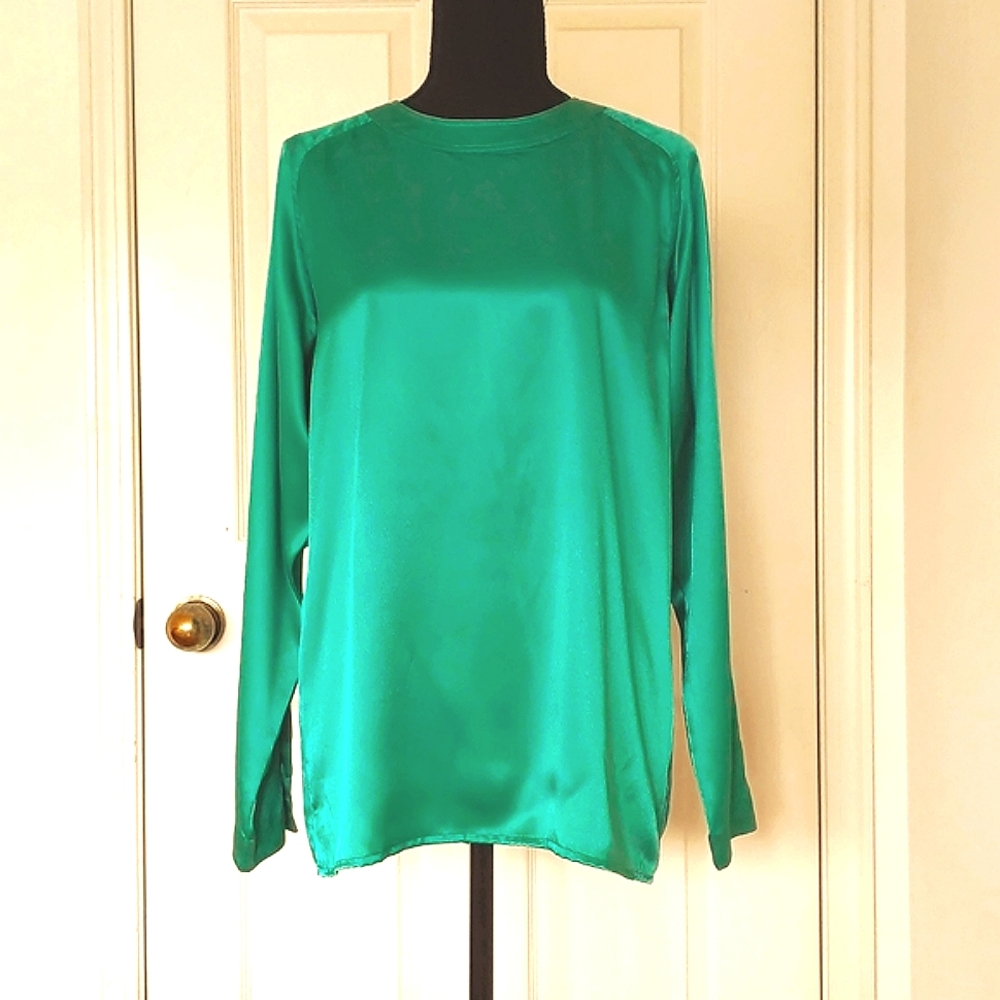NWOT. Vintage Lloyd Williams Satin Blouse w/back button down and sleeve buttons.
